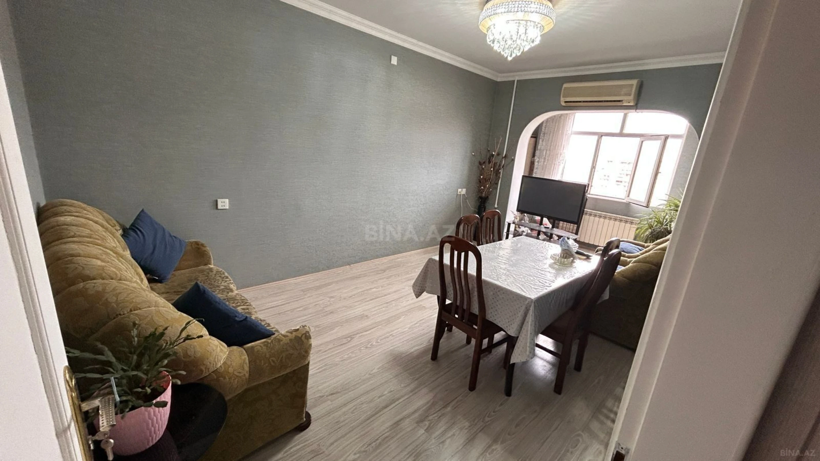 Satılır 4 otaqlı mənzil 120 m²