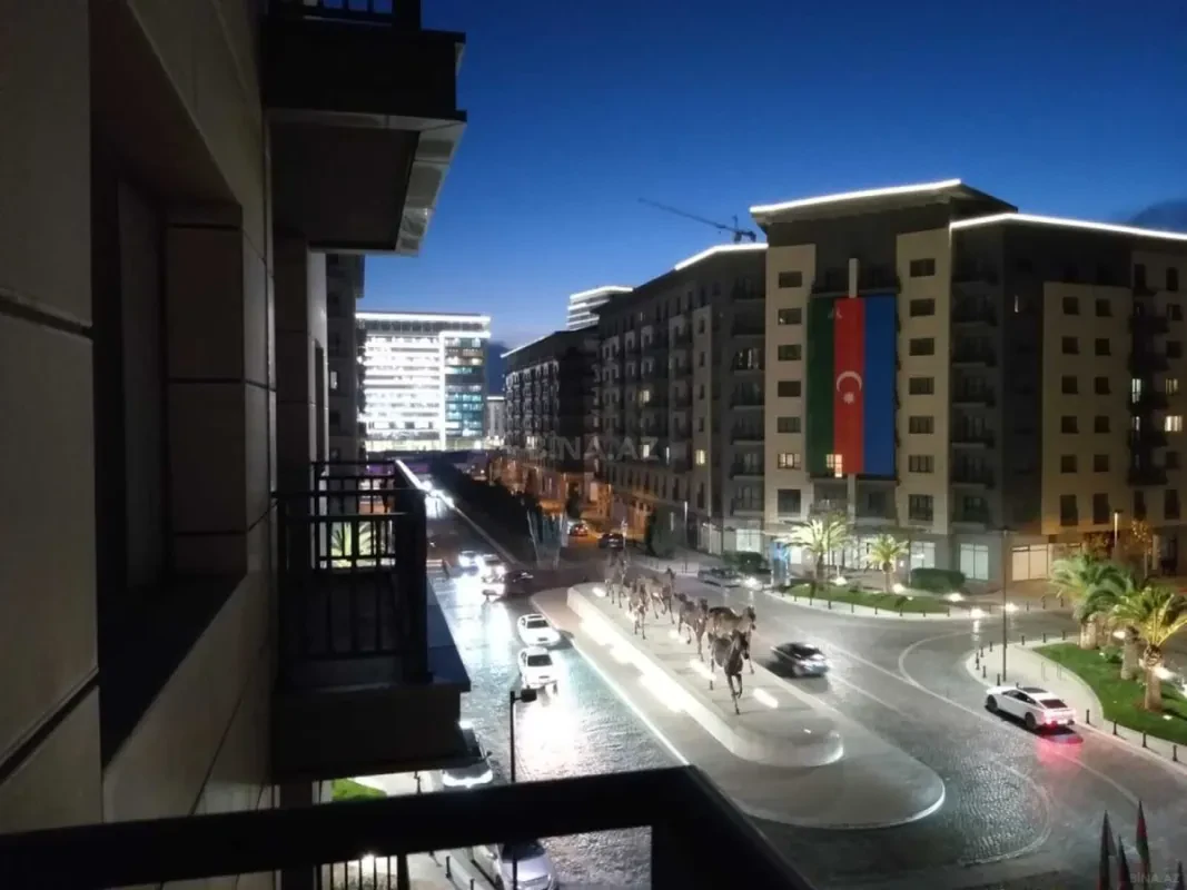 Satılır 3 otaqlı mənzil 121.6 m²