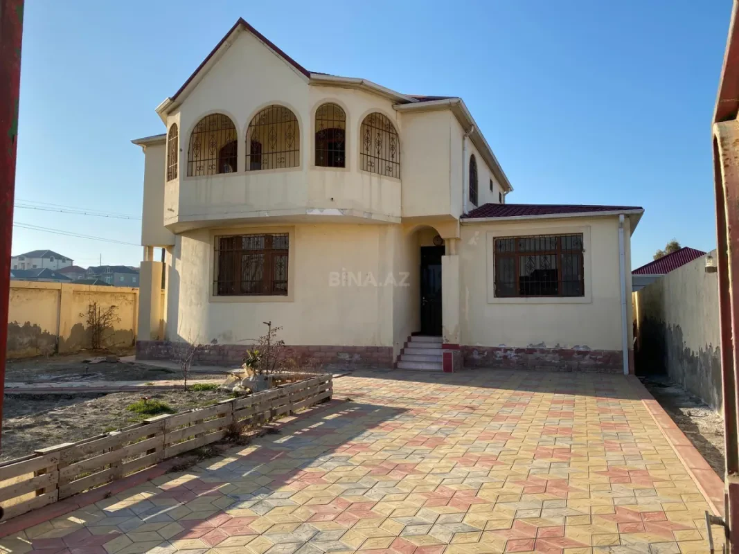 Satılır 5 otaqlı həyət evi 190 m²