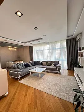 Satılır 4 otaqlı mənzil 180 m² — Bakı 4 otaq 180.00 m²