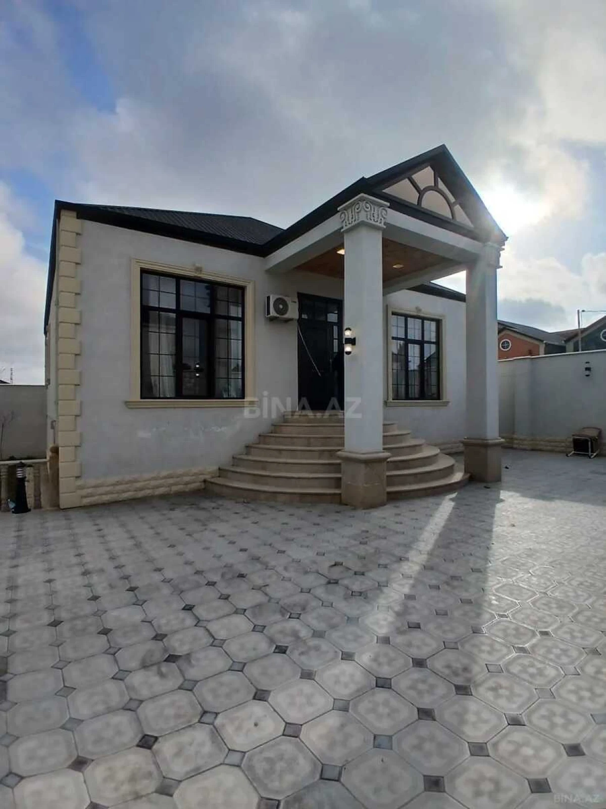 Satılır 4 otaqlı həyət evi 140 m²