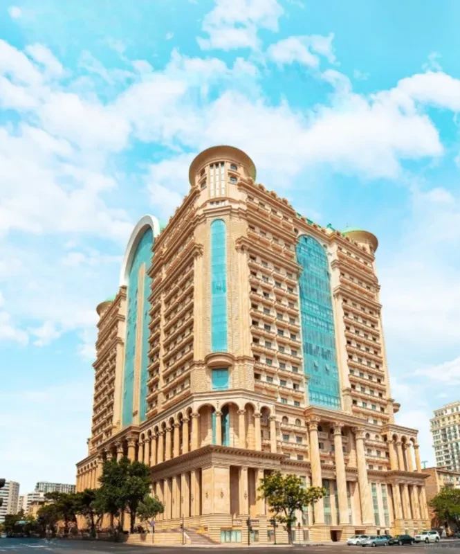 Satılır 5 otaqlı mənzil 303 m²