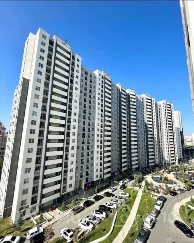 Satılır 2 otaqlı mənzil 82 m²