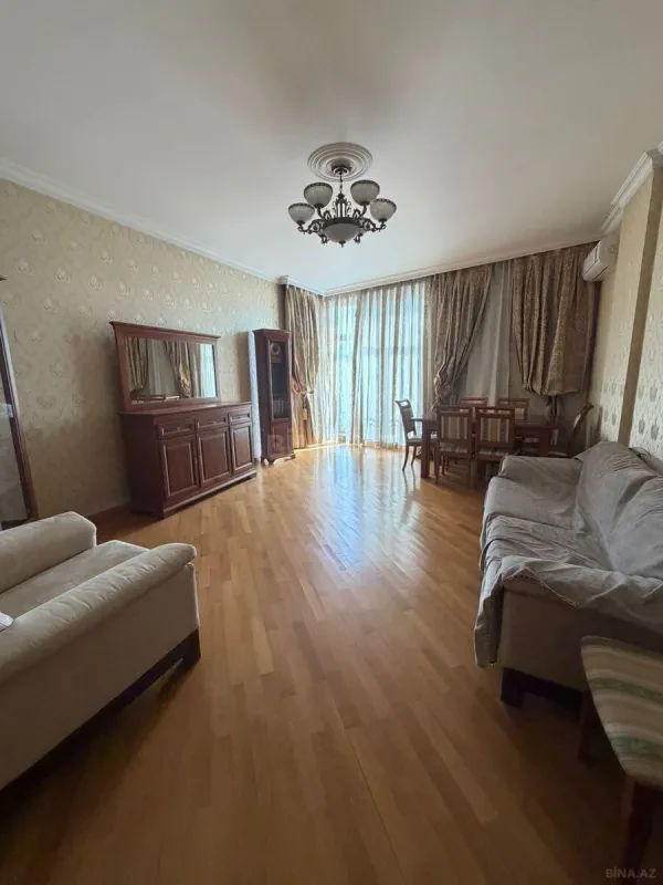 Kirayə verilir 3 otaqlı mənzil 140 m²