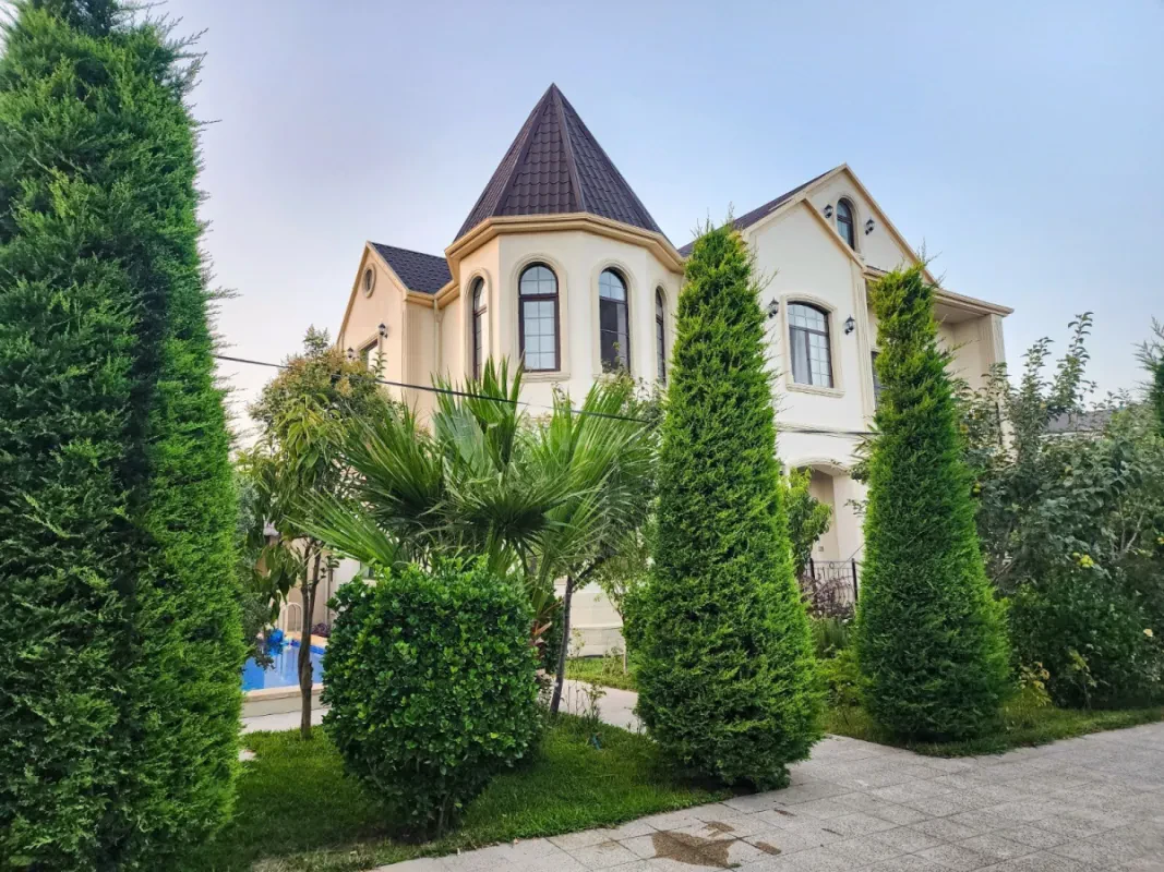 Kirayə verilir 6 otaqlı həyət evi 400 m²