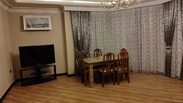 Kirayə verilir 3 otaqlı mənzil 135 m² — Bakı 3 otaq 135.00 m²