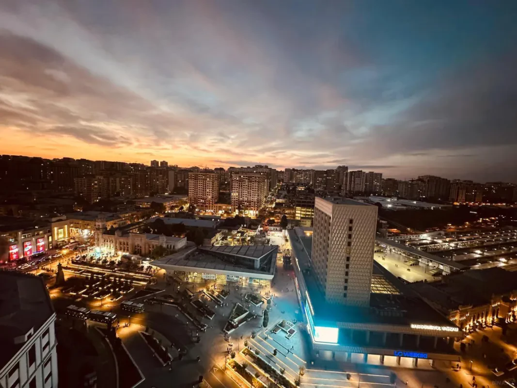 Satılır 6 otaqlı mənzil 233 m²