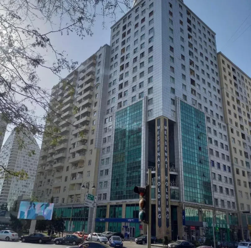 Satılır 4 otaqlı mənzil 190 m²