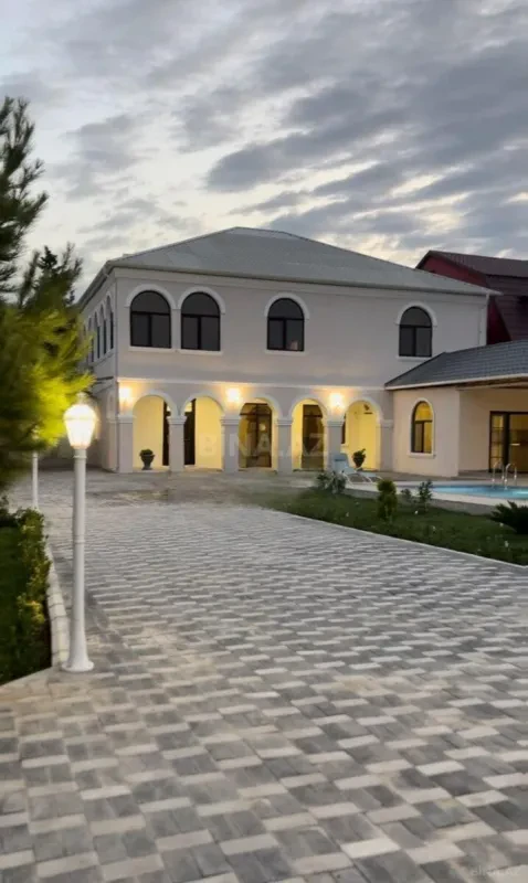 Satılır 6 otaqlı həyət evi 300 m²