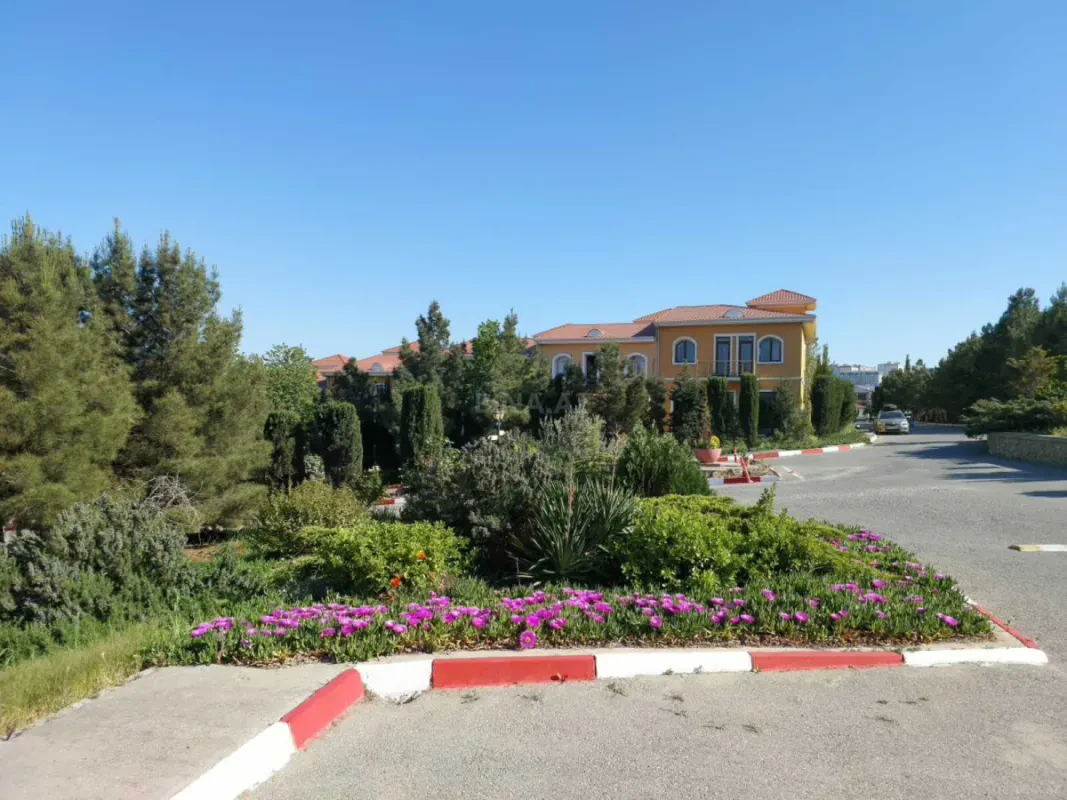 Satılır 5 otaqlı həyət evi 210 m²