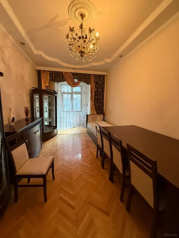 Satılır 4 otaqlı mənzil 110 m²