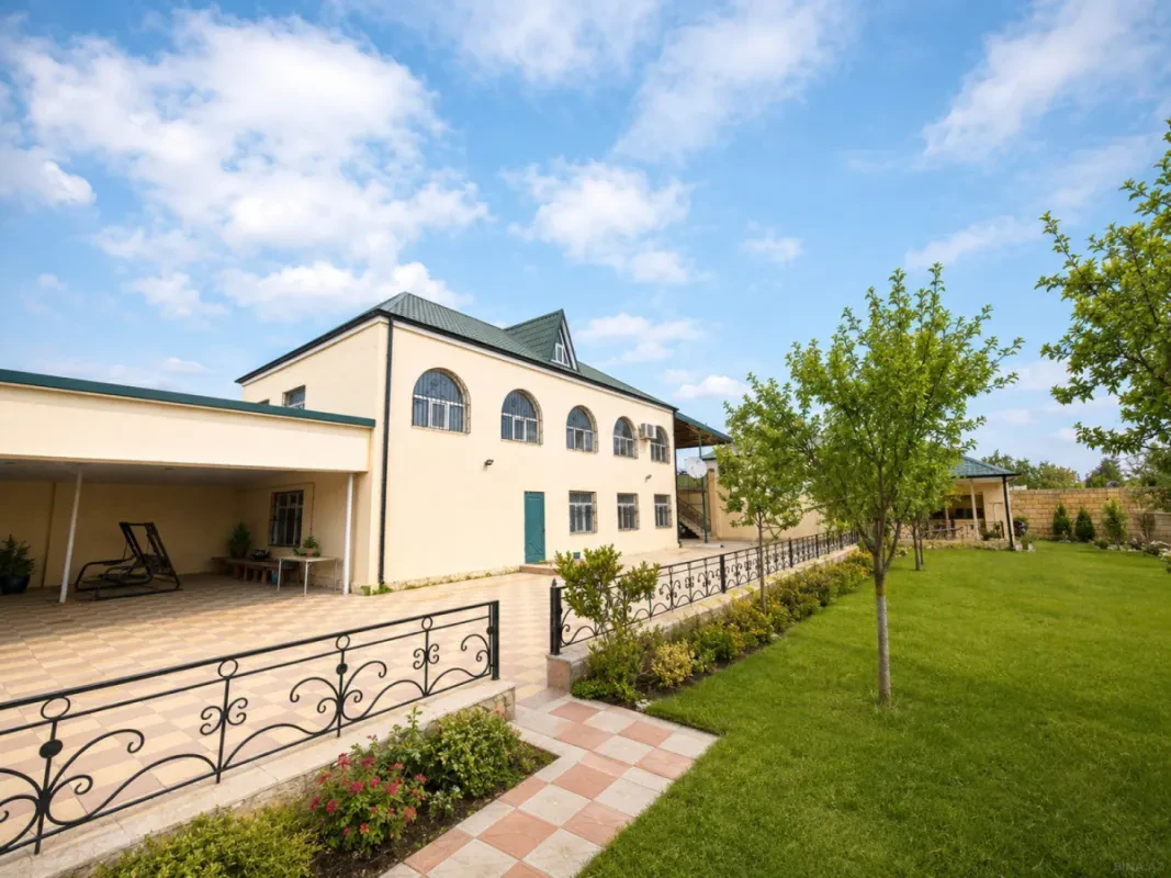 Satılır 5 otaqlı həyət evi 252 m²