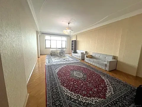 Satılır 4 otaqlı mənzil 215 m² — Bakı 4 otaq 215.00 m²