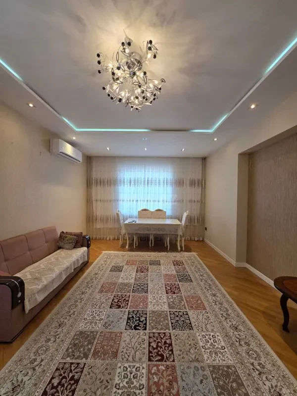 Satılır 3 otaqlı mənzil 136 m²