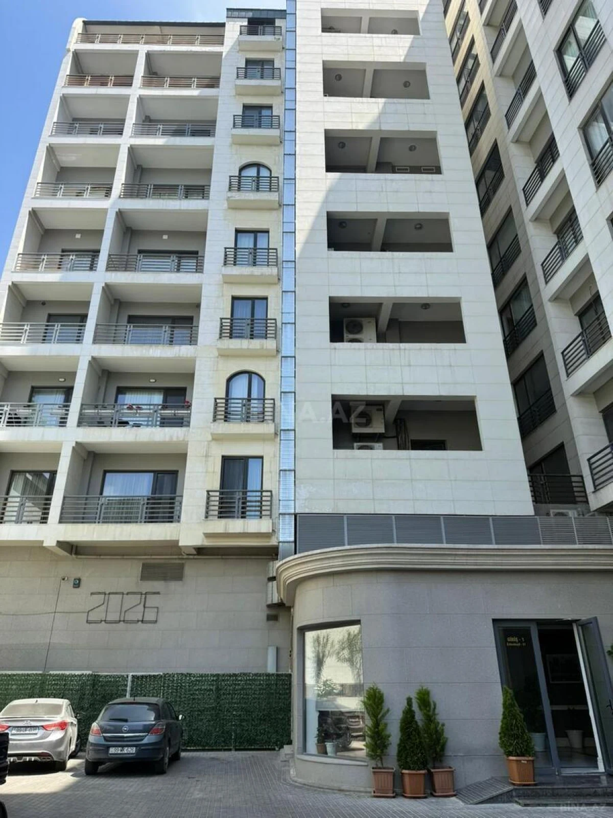 Satılır 5 otaqlı mənzil 246 m²