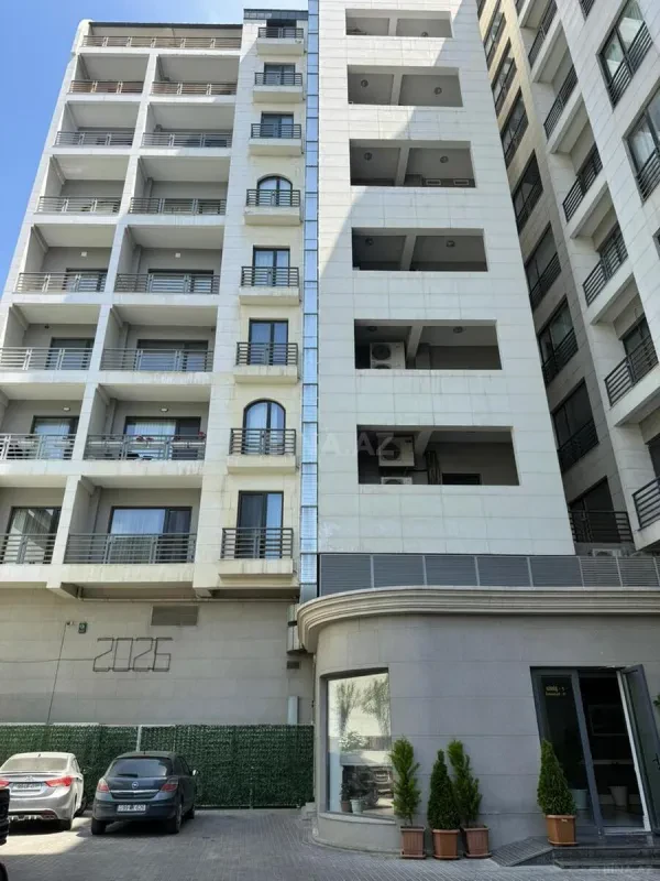 Satılır 5 otaqlı mənzil 246 m²
