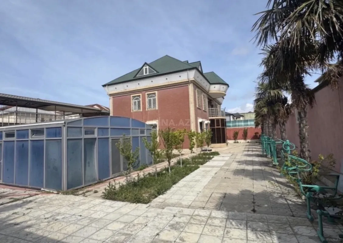 Kirayə verilir 12 otaqlı həyət evi 910 m²