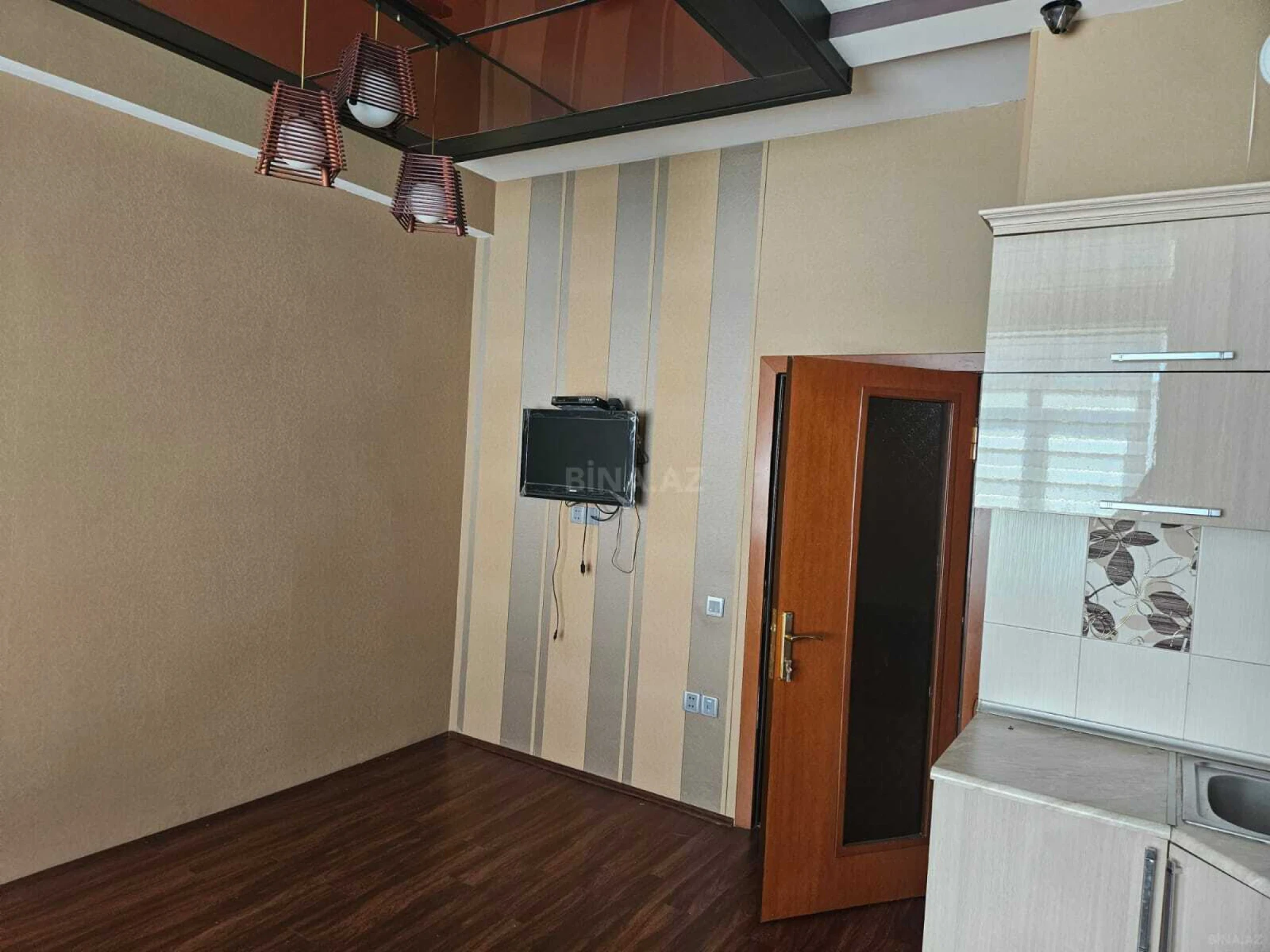 Kirayə verilir 3 otaqlı mənzil 134 m²
