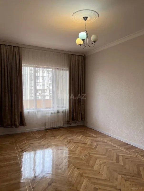 Satılır 4 otaqlı mənzil 100 m²