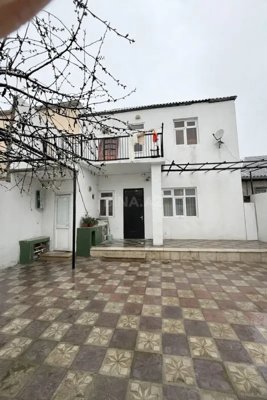 Satılır 5 otaqlı həyət evi 200 m²