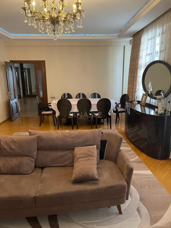 Kirayə verilir 3 otaqlı mənzil 170 m²