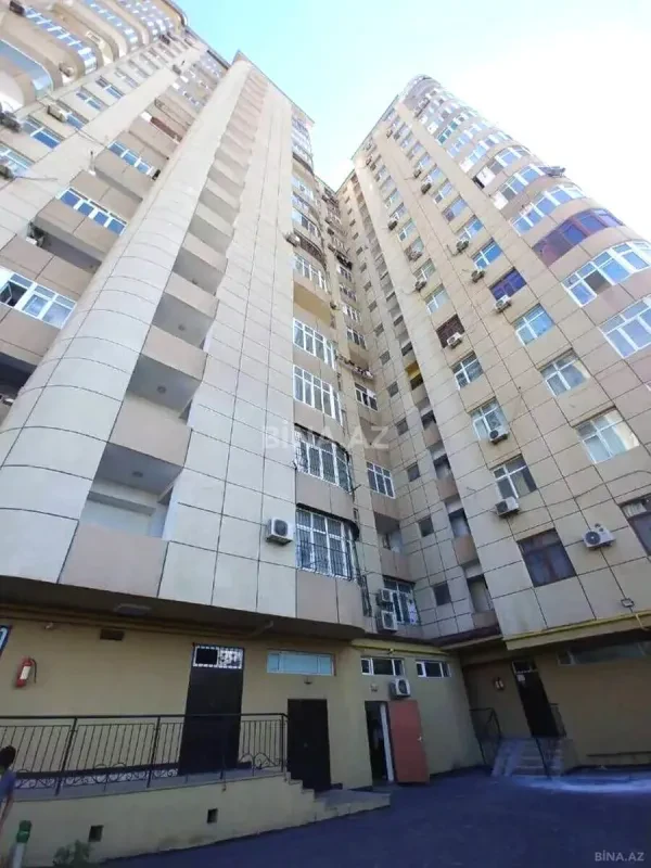 Satılır 9 otaqlı mənzil 400 m²