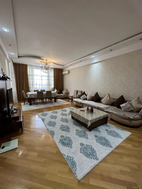 Satılır 2 otaqlı mənzil 130 m²