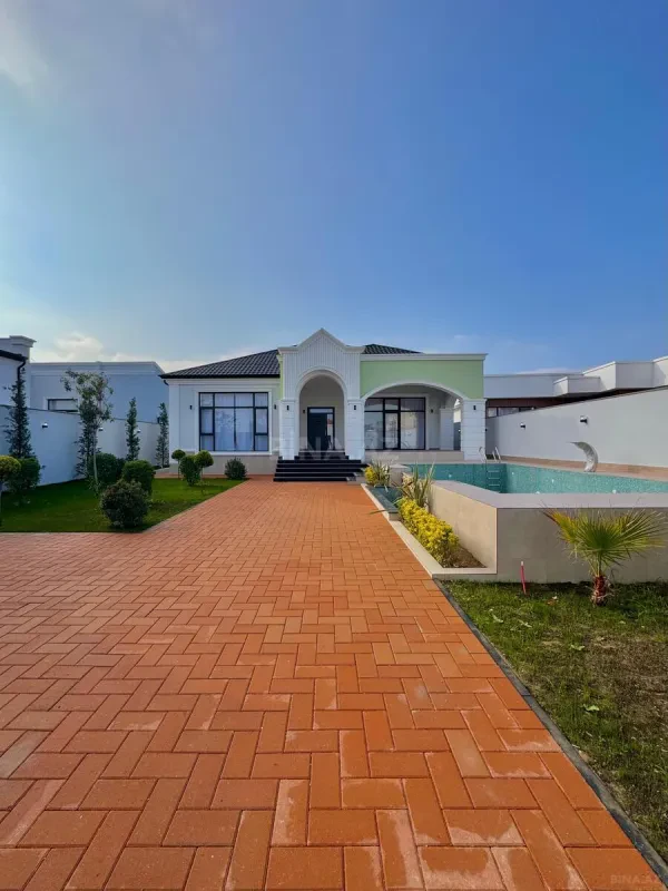 Satılır 5 otaqlı həyət evi 240 m²