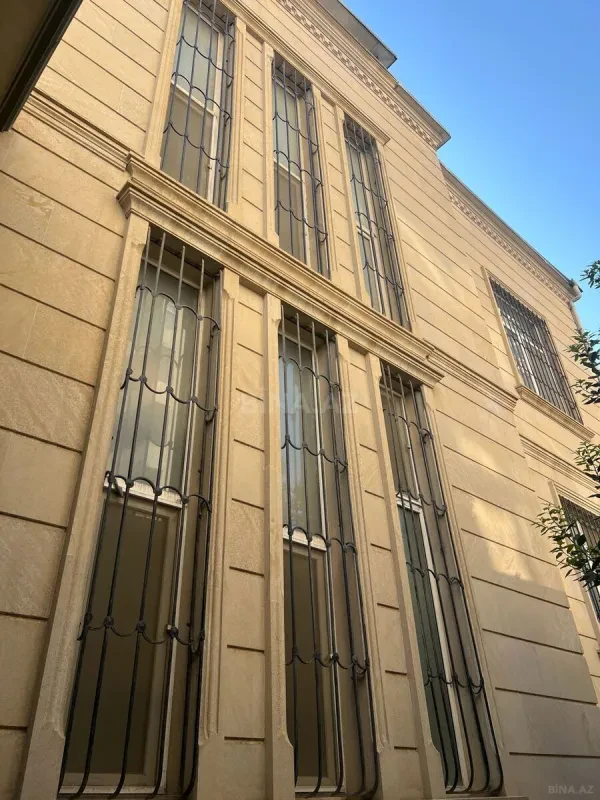 Satılır 9 otaqlı həyət evi 460 m²