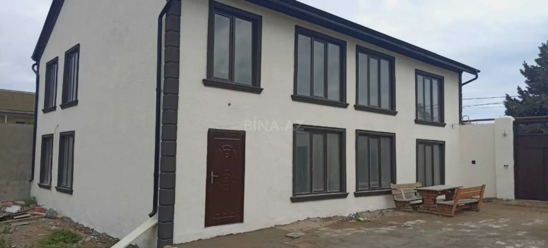 Satılır 4 otaqlı həyət evi 335 m²