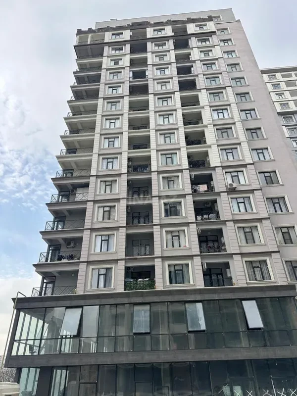 Satılır 3 otaqlı mənzil 145 m²