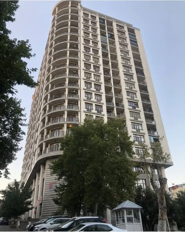 Satılır 3 otaqlı mənzil 160 m²
