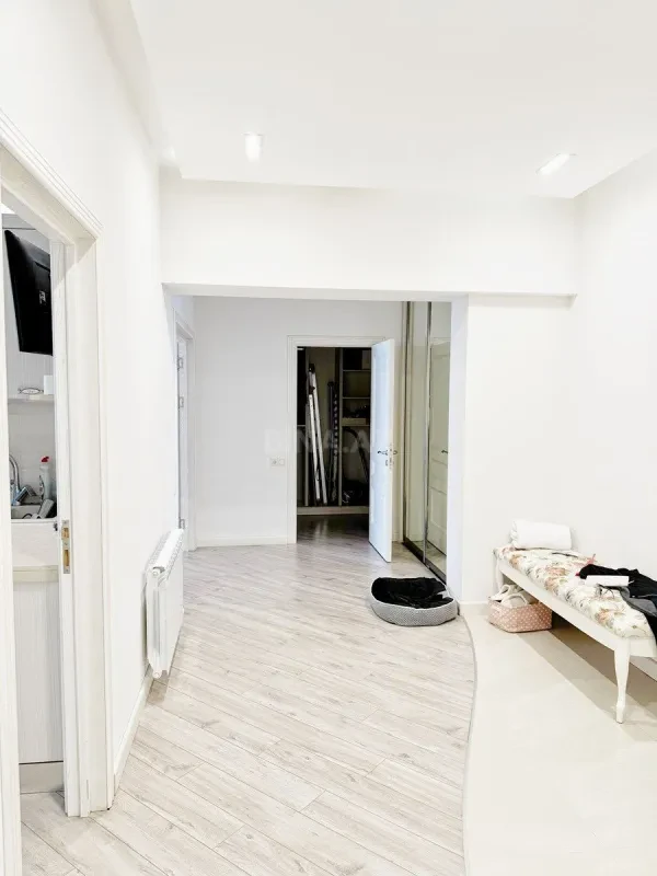 Satılır 4 otaqlı mənzil 125 m²