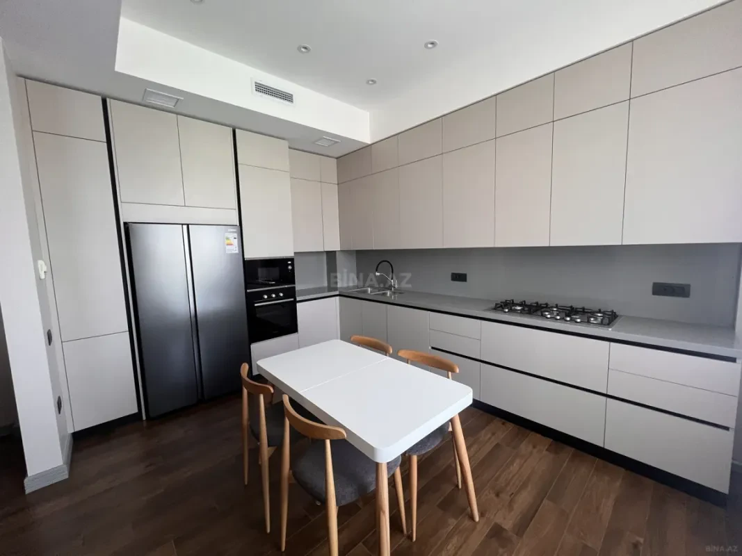 Kirayə verilir 2 otaqlı mənzil 110 m²