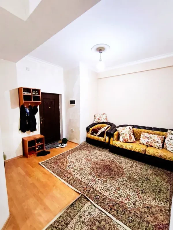 Satılır 3 otaqlı mənzil 145 m²