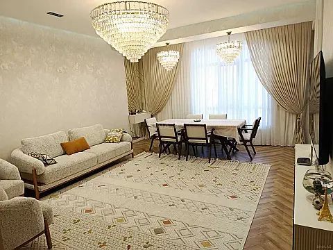 Satılır 3 otaqlı mənzil 120 m² — Bakı, İnşaatçılar 3 otaq 120.00 m²
