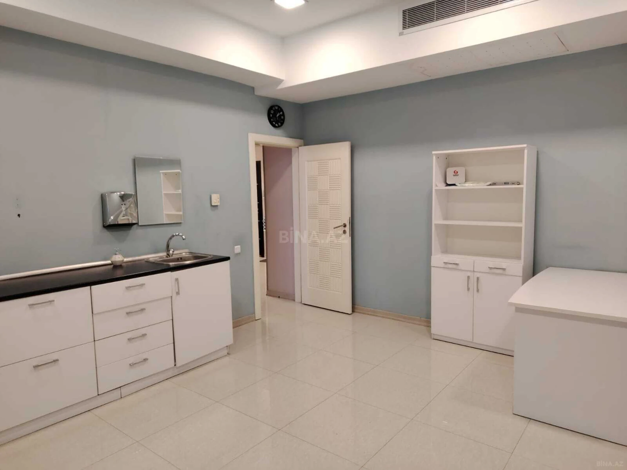 Kirayə verilir 2 otaqlı ofis 90 m²
