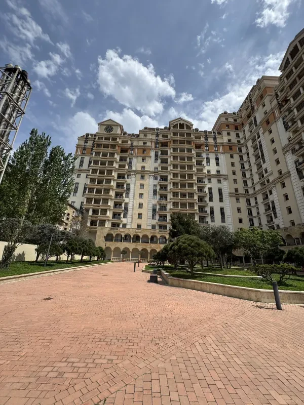 Kirayə verilir 4 otaqlı mənzil 230 m²
