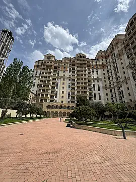 Kirayə verilir 4 otaqlı mənzil 230 m² — Bakı, Nizami 4 otaq 230.00 m²
