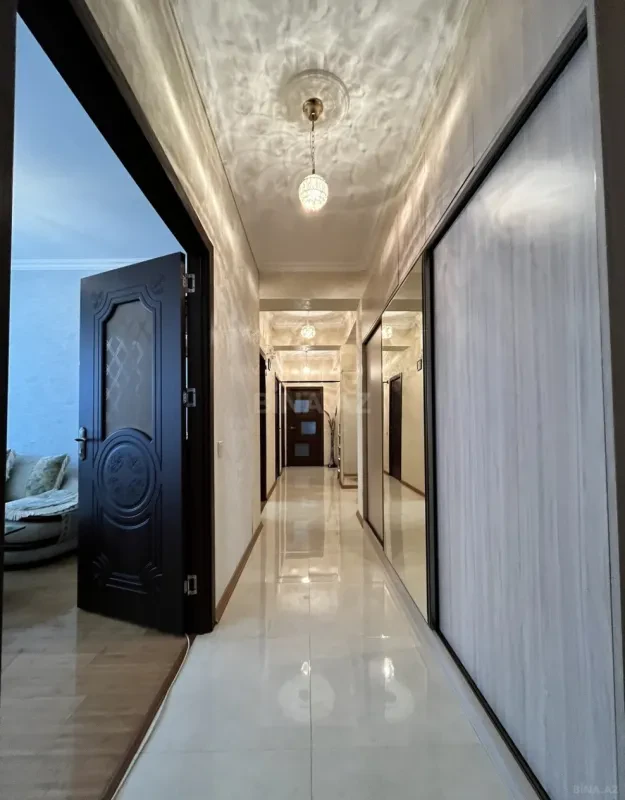 Satılır 4 otaqlı mənzil 105 m²