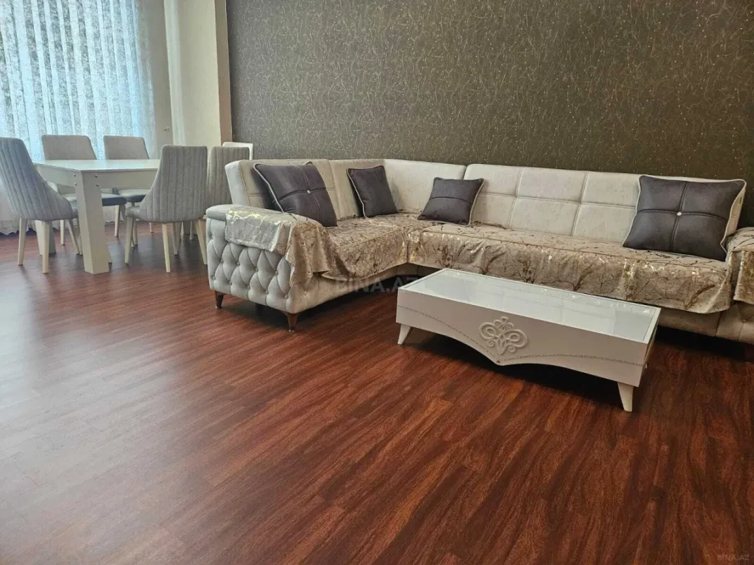 Kirayə verilir 3 otaqlı mənzil 135 m²