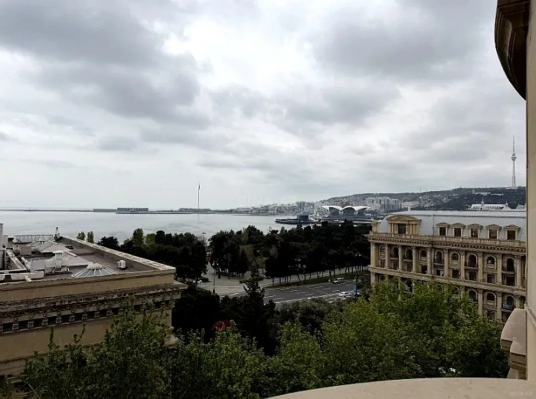 Kirayə verilir 4 otaqlı mənzil 175 m²