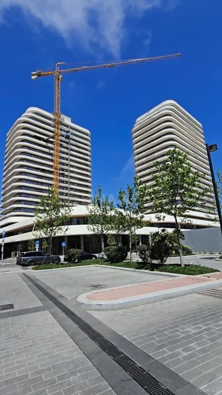 Satılır 3 otaqlı mənzil 180 m²