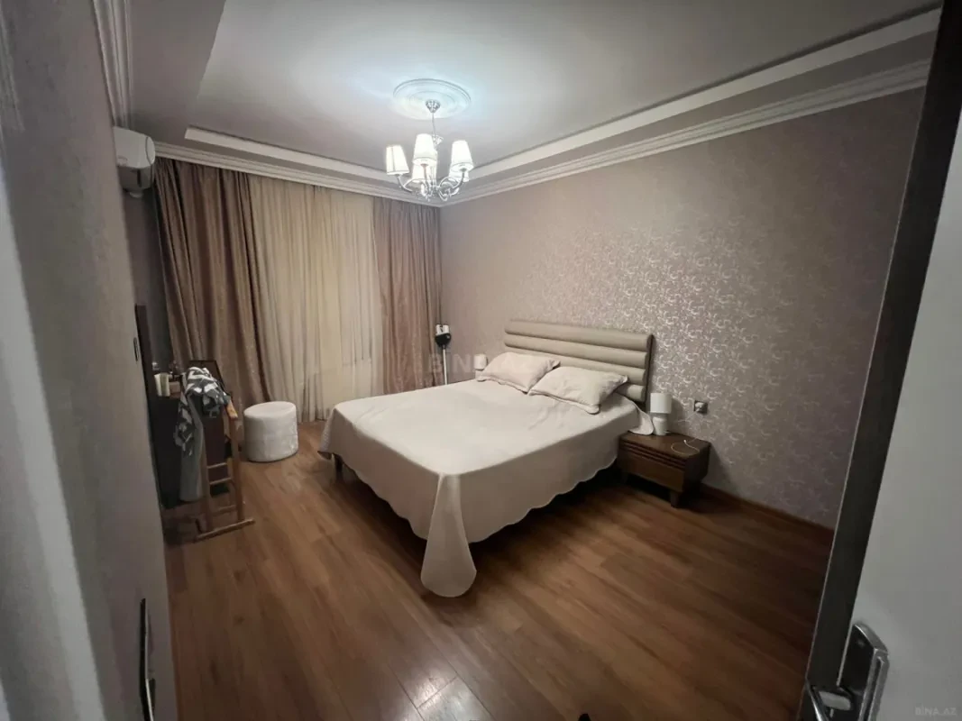 Satılır 4 otaqlı mənzil 110 m²