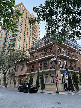 Kirayə verilir obyekt 440 m² — Bakı 440.00 m²