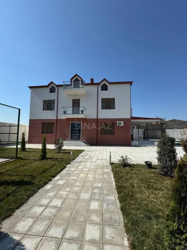 Satılır 6 otaqlı həyət evi 620 m²