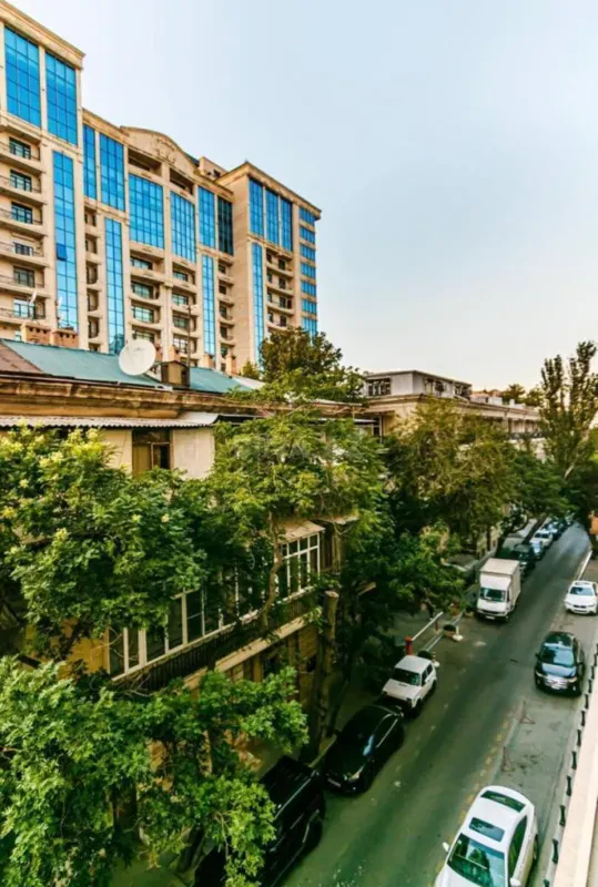 Kirayə verilir 3 otaqlı mənzil 156 m²