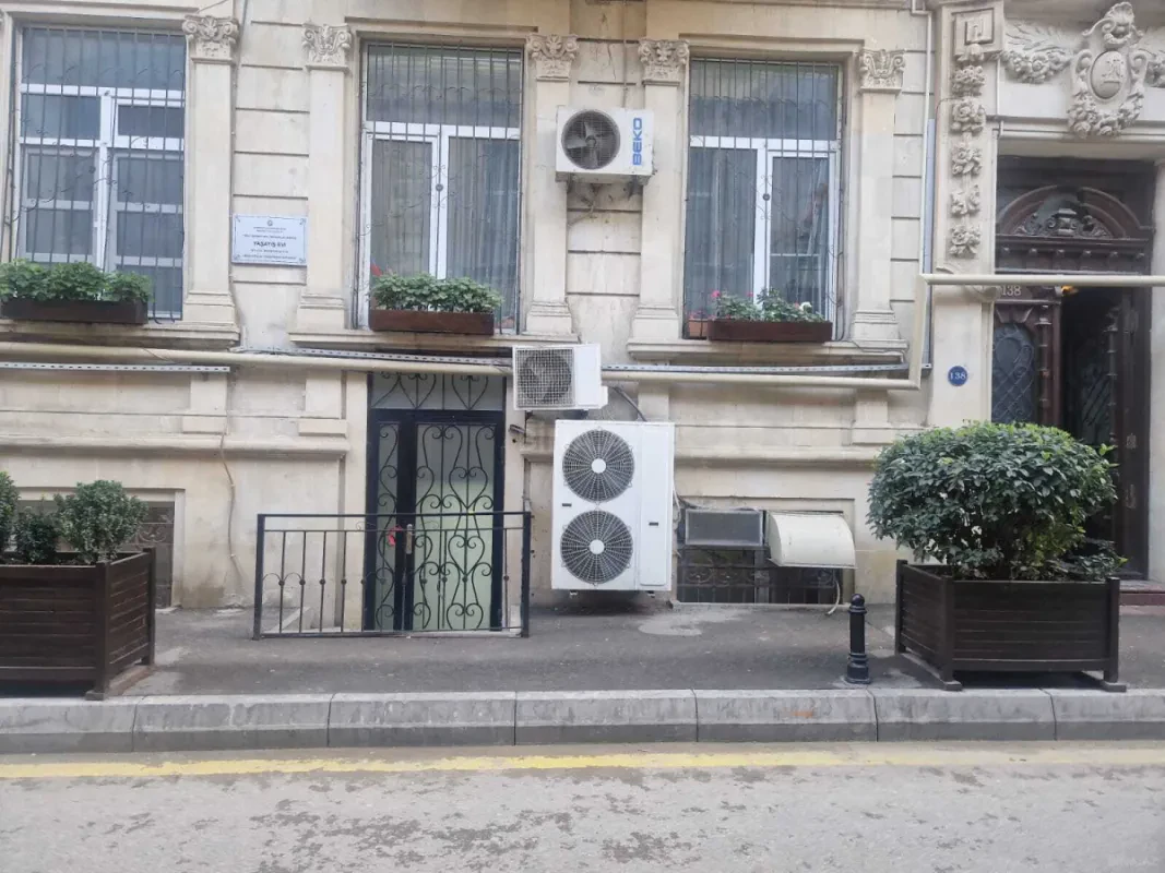 Kirayə verilir obyekt 160 m²