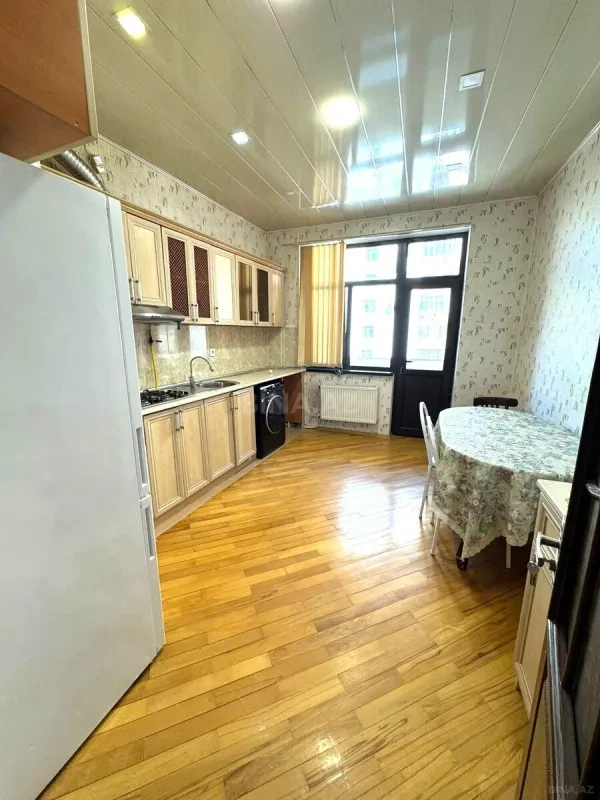 Kirayə verilir 3 otaqlı mənzil 120 m²