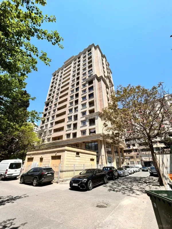 Satılır 3 otaqlı mənzil 170 m²